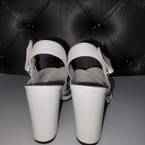 Sold - Picture 3 of 3